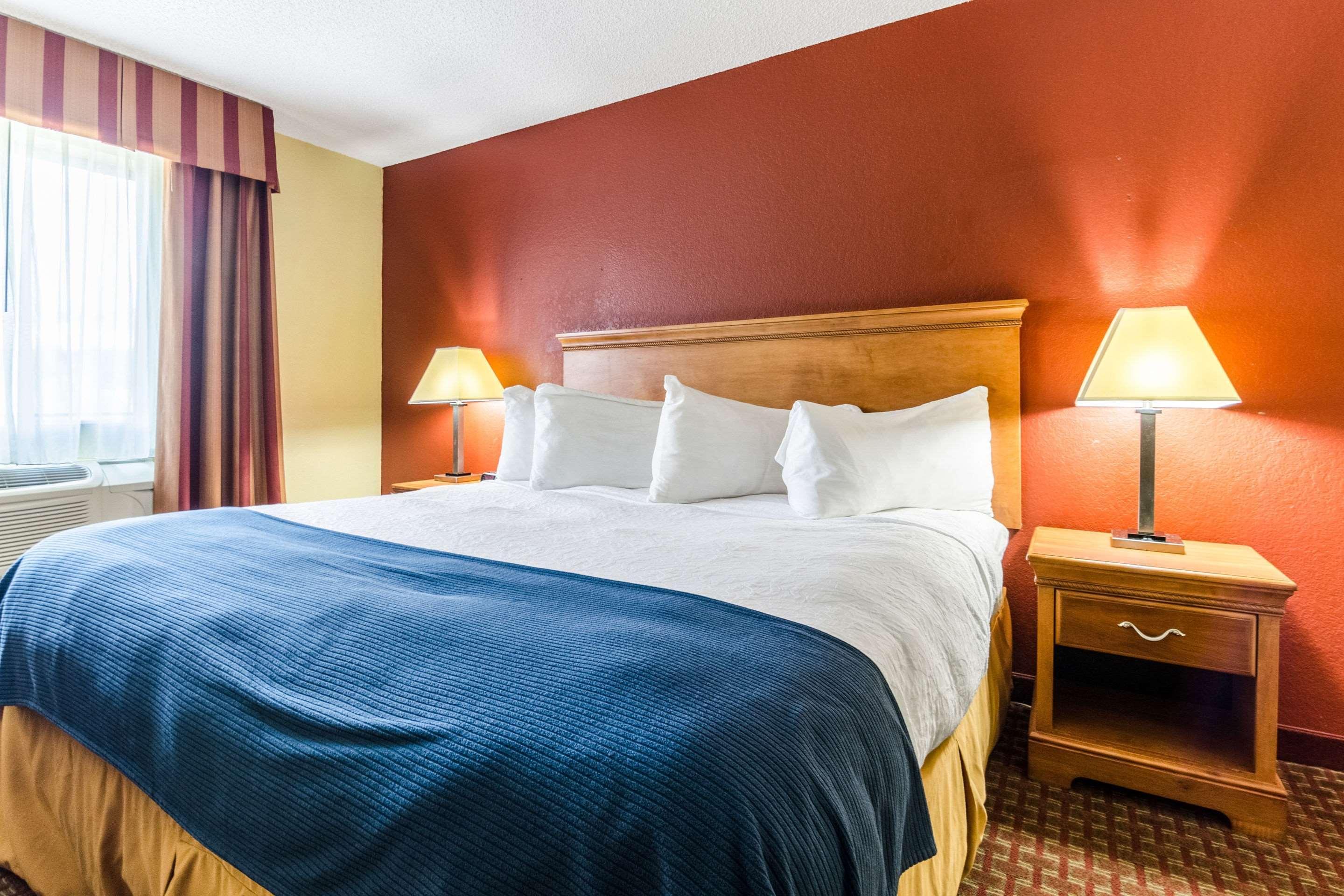 Rodeway Inn & Suites Jacksonville Near Camp Lejeune Kültér fotó