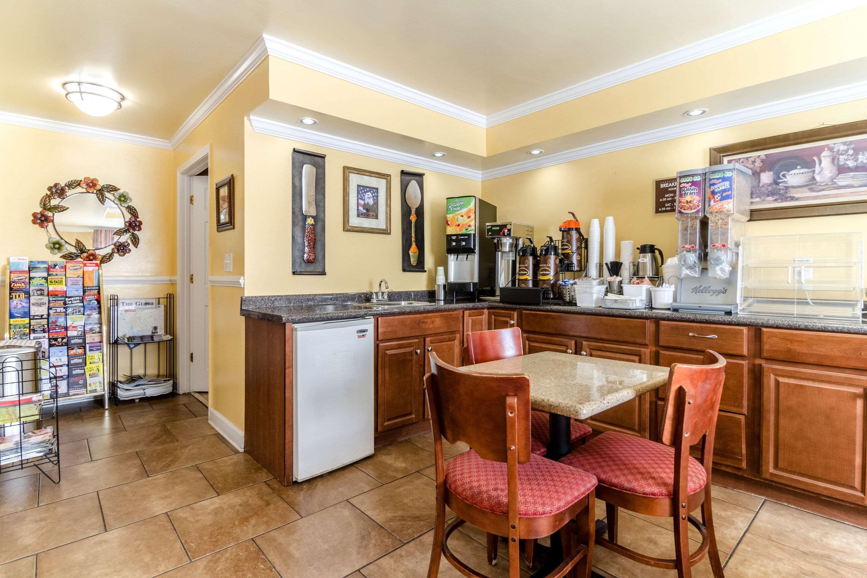 Rodeway Inn & Suites Jacksonville Near Camp Lejeune Kültér fotó