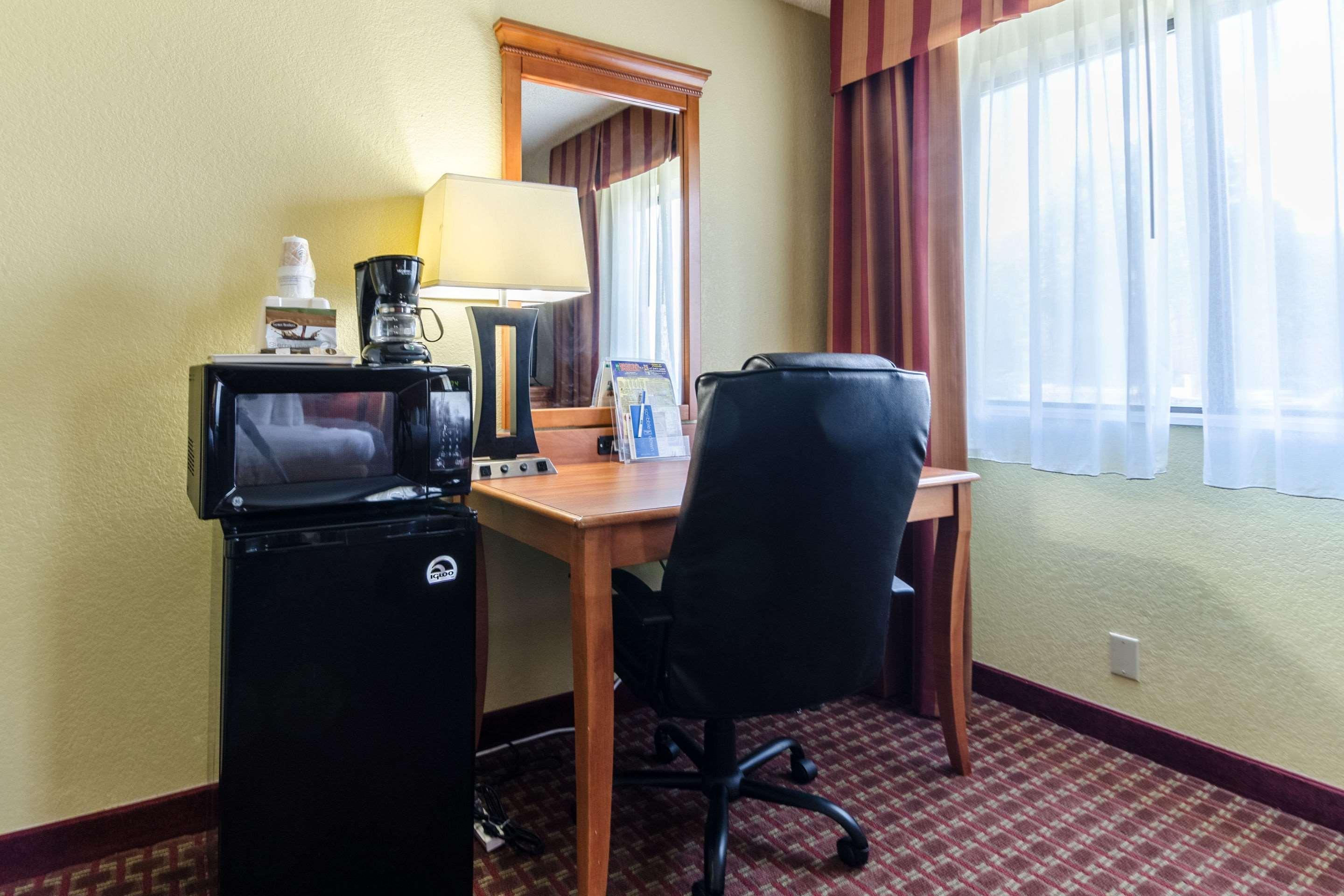 Rodeway Inn & Suites Jacksonville Near Camp Lejeune Kültér fotó