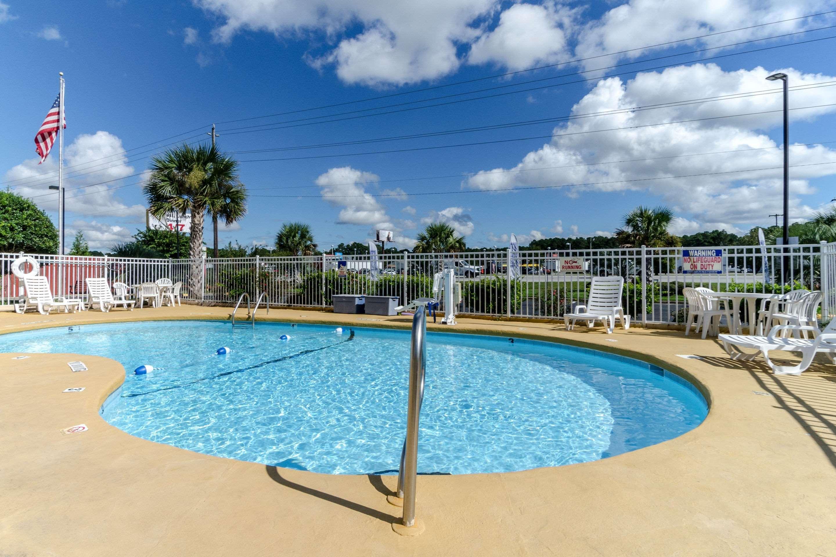 Rodeway Inn & Suites Jacksonville Near Camp Lejeune Kültér fotó