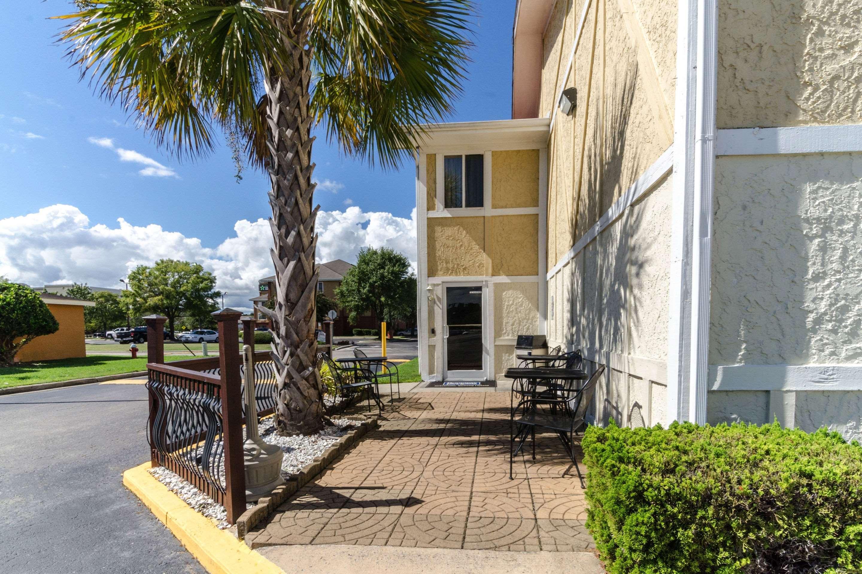 Rodeway Inn & Suites Jacksonville Near Camp Lejeune Kültér fotó